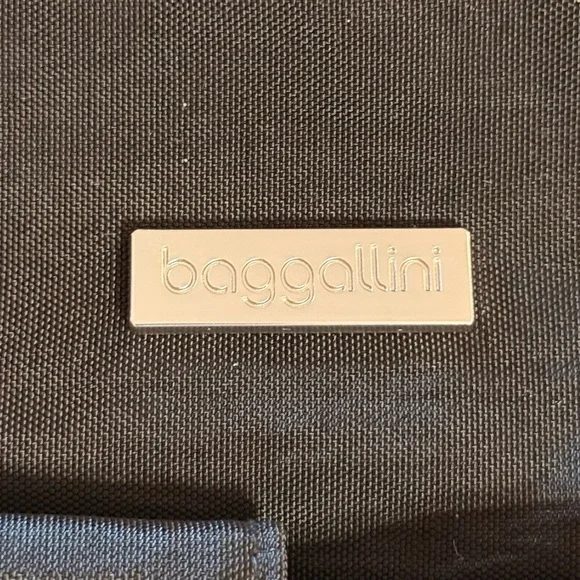 Baggallini Black Nylon Crossbody Bag Travel Organizer Lightweight Multi Pockets - Picture 2 of 14